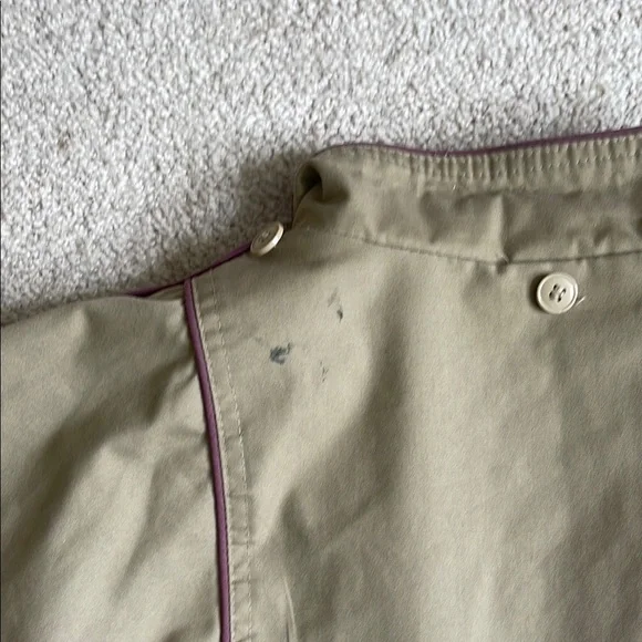 Tan Trench Coat with Lightweight Design and Mid-Thigh Length - Picture 4 of 7